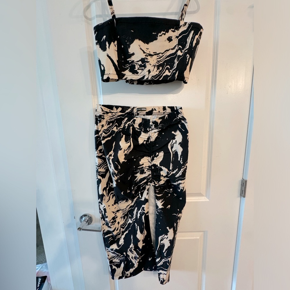 Two piece black & white skirt set from fashion nova, size large.